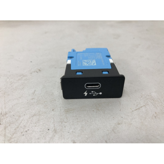 USB гнездо BMW i4 G26 84108711939 2021-