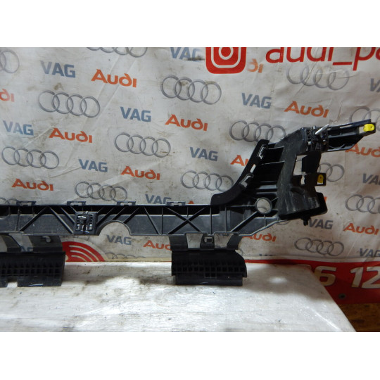 Крепление заднего бампера AUDI A4 8W5807385A 2016-2020