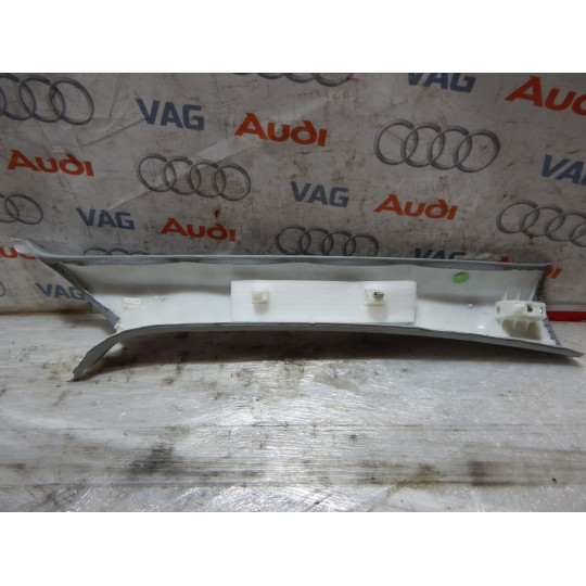 Накладка салона левая AUDI A4 8W0867233F 2016-2020