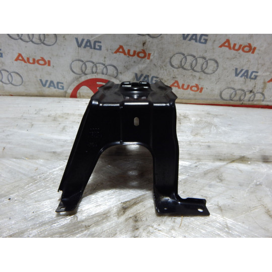 Кронштейн запаски AUDI A4 8W0802715C 2016-2020