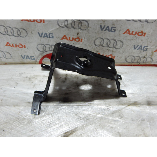 Кронштейн запаски AUDI A4 8W0802715C 2016-2020