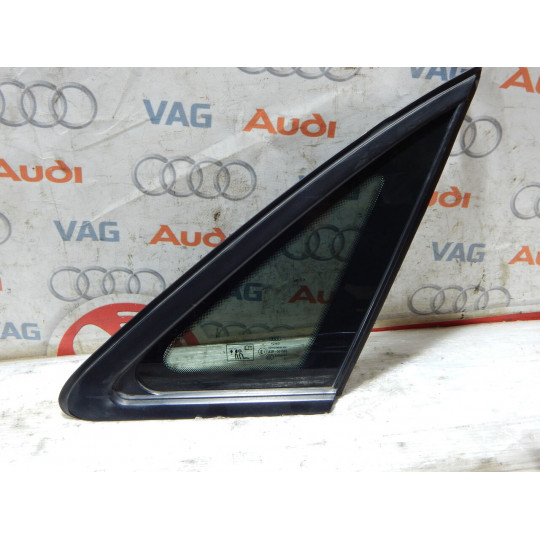 Боковое стекло правое AUDI A4 8W5845298D 2016-2021