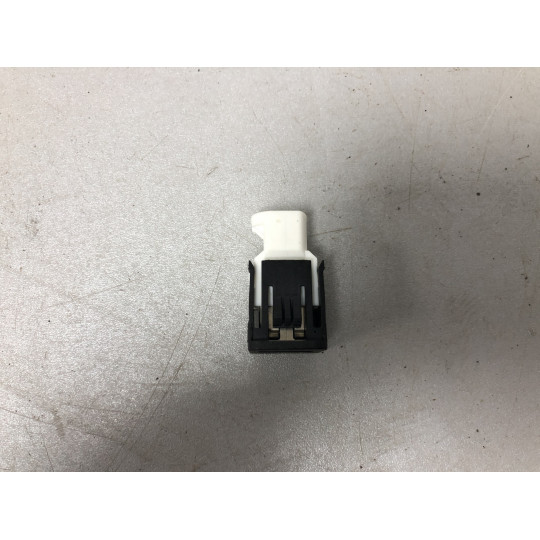 USB гнездо BMW 3 G20 84109229294 2019-