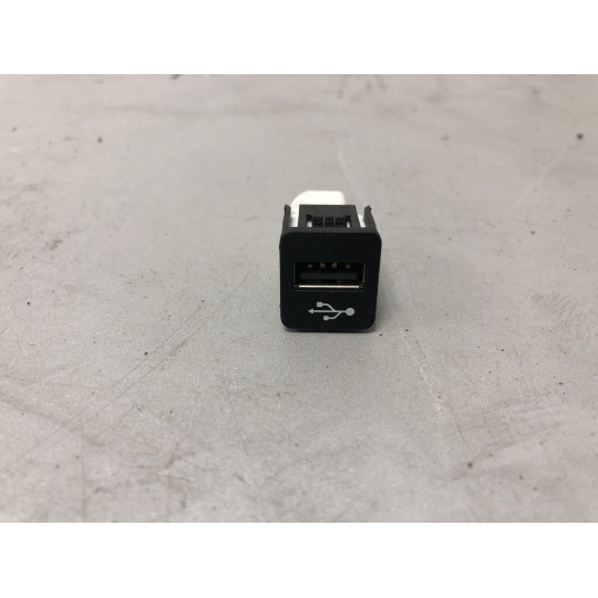 USB гнездо BMW 3 G20 84109229294 2019-