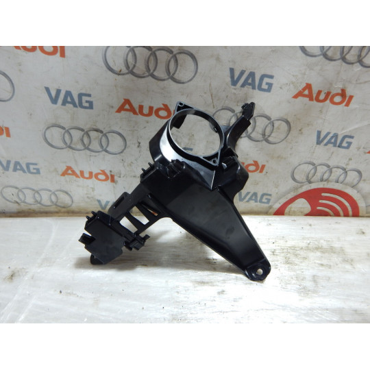 Кронштейн облицовки стойки AUDI A4 8W8867729A 2017-2021