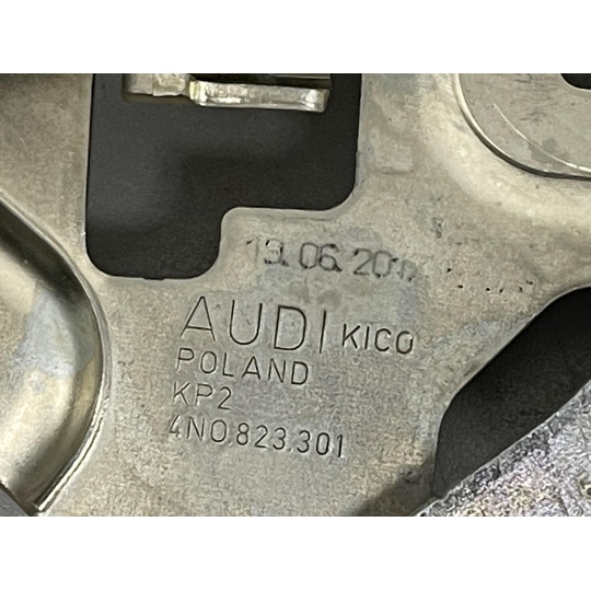 Петля капота ліва AUDI A6 4N0823301E 2019-