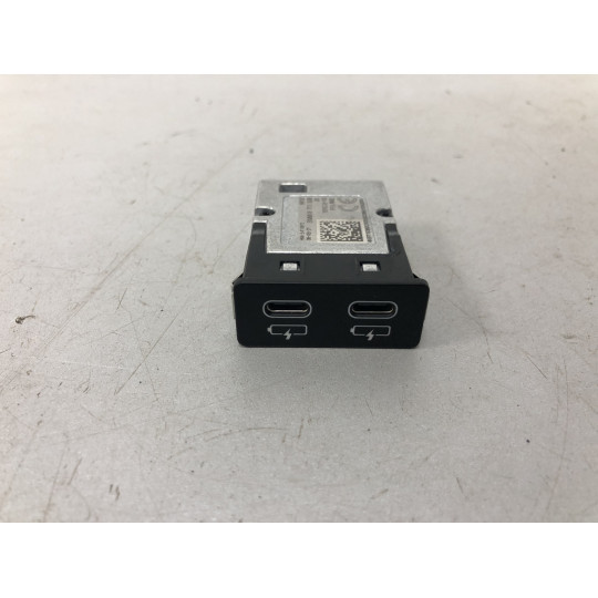 Гніздо USB подвійне BMW X3 G01 84108711938 2021-