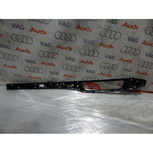 Декоративная накладка AUDI A4 8W1853190A 2016-2021