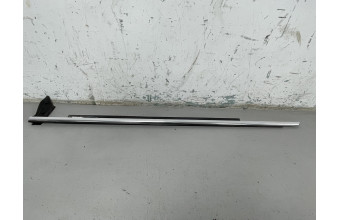 Ущільнювач двері з декоративною накладкою передня ліва AUDI A6 4G08532832ZZ 2011-2018
