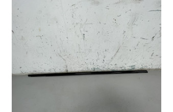 Ущільнювач двері з декоративною накладкою передня права AUDI Q5 80A853284 2016-2022