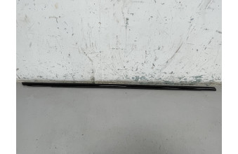 Ущільнювач двері з декоративною накладкою передня права AUDI Q5 80A853284 2016-2022