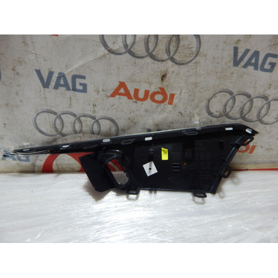 Накладка обшивки дверей передня права AUDI A4 8W0959518B 2016-2021