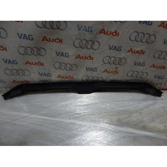 Уплотнитель капота AUDI A4 8W0823124 2016-2021