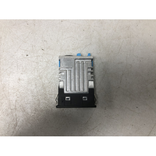 USB гнездо BMW 3 G20 84108711939 2019-