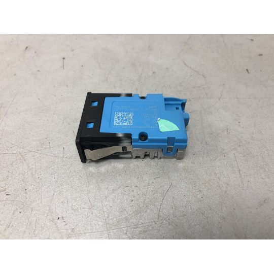 USB гнездо BMW 3 G20 84108711939 2019-