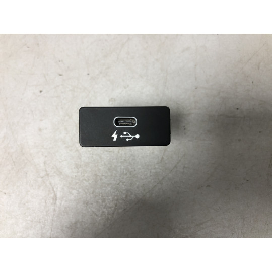 USB гнездо BMW 3 G20 84108711939 2019-