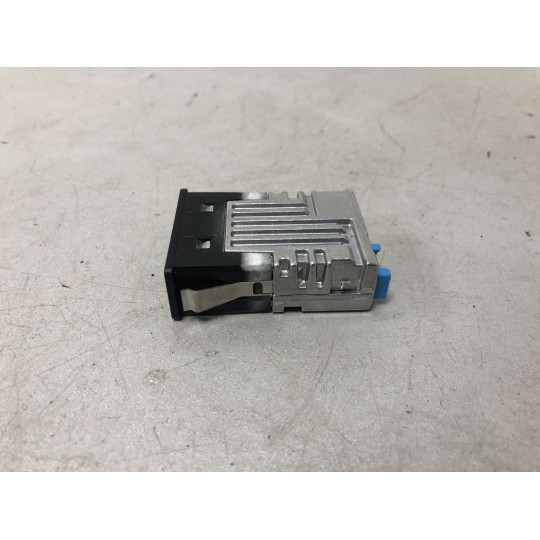 Двойное USB гнездо BMW 3 G20 84108711938 2019-