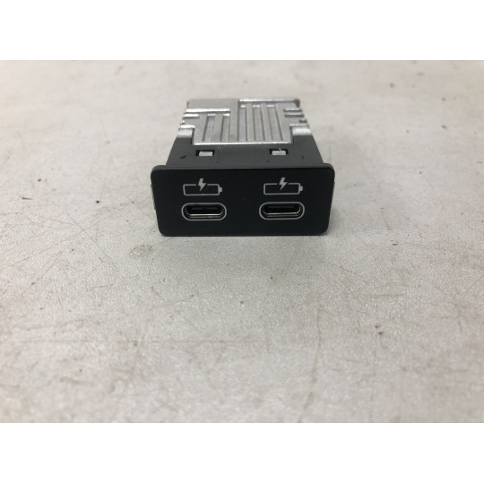 Гніздо USB подвійне BMW 3 G20 84108711938 2019-