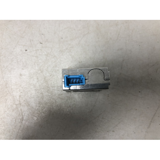 Двойное USB гнездо BMW 3 G20 84108711938 2019-