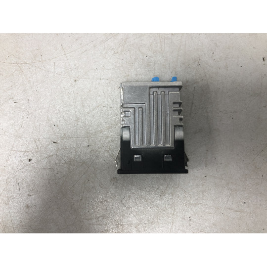 Двойное USB гнездо BMW 3 G20 84108711938 2019-