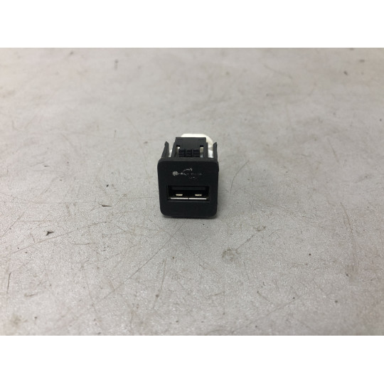 Гніздо USB BMW 3 G20 84109229294 2019-