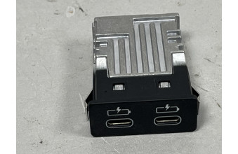 Двойное USB гнездо BMW X3 G01 84108711938 2021-