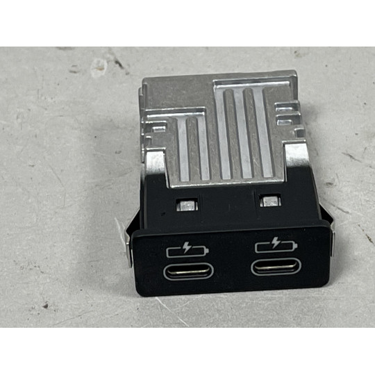 Гніздо USB подвійне BMW X3 G01 84108711938 2021-