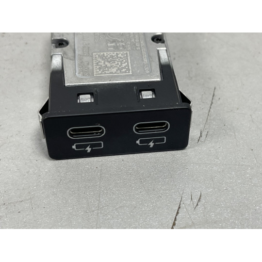 Гніздо USB подвійне BMW 5 G30 84108711938 2021-