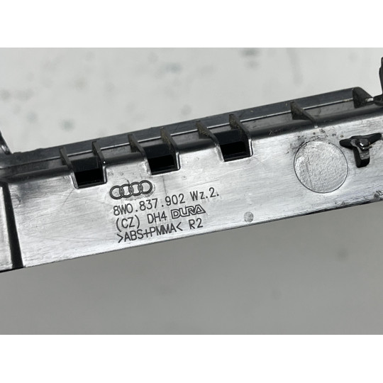 Накладка дверей права зовнішня AUDI A4 8W0837902 2016-2022