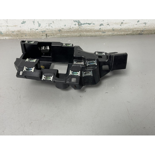 Кронштейн дефлектора AUDI E-Tron 4KR857735 2019-