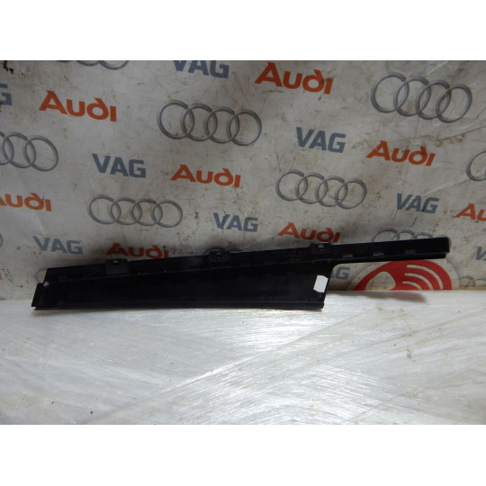 Накладка дверей ліва зовнішня AUDI A6 4K0837901 2019-2021