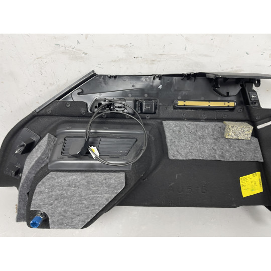 Обшивка багажного відсіку права AUDI E-Tron 4KE863880APQT 2019-