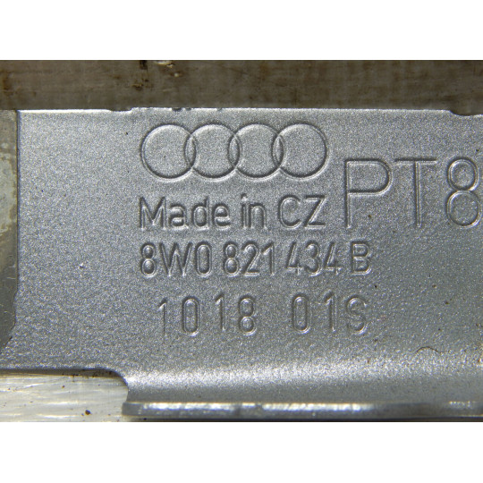 Кронштейн крыла правый AUDI A4 8W0821434B 2016-2021