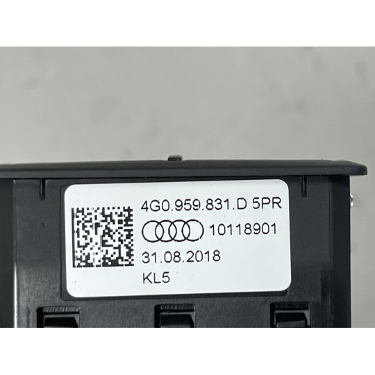 Кнопка крышки багажника AUDI E-Tron 4G0959831D5PR 2019-