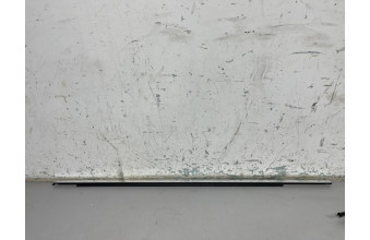 Ущільнювач скла задніх лівих дверей з декоративною накладкою AUDI E-Tron 4KE839475 2019-