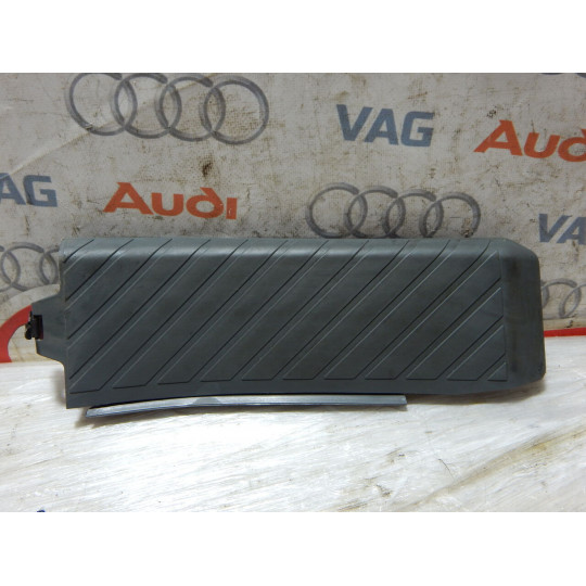 Накладка салону AUDI Q5 8K1864777 2009-2012