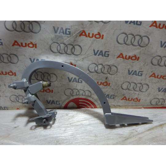 Петля з дугою кришки багажника права AUDI A4 8W5827306A 2016-2020