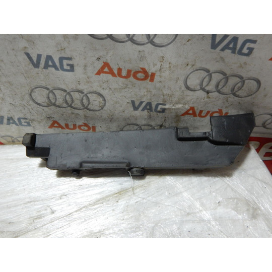 Ущільнювач капота лівий AUDI A6 4K0823731 2019-2021