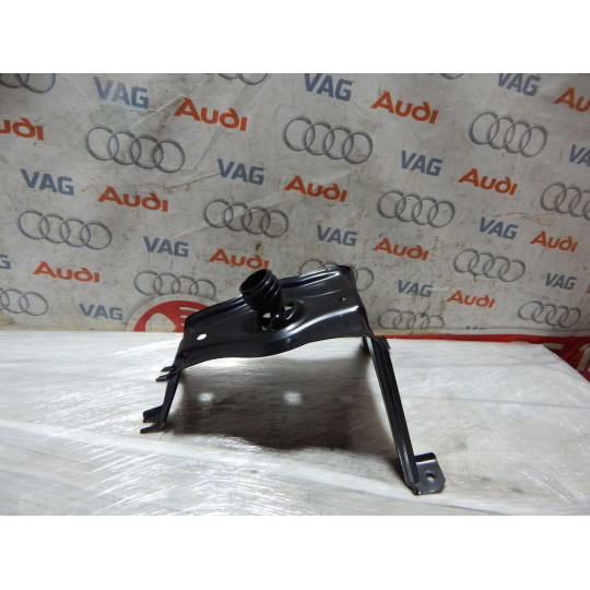 Кронштейн запаски AUDI A4 8W0802715A 2016-2020