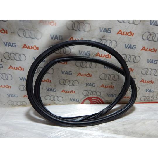 Уплотнитель задних дверей AUDI A6 4K5833721 2019-2021