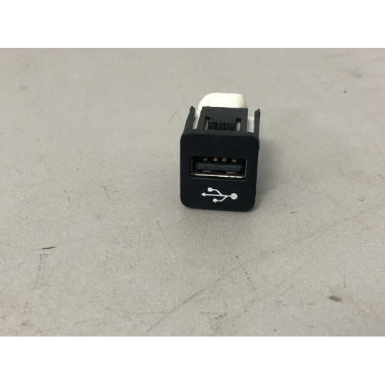 USB гнездо BMW X3 G01 84109229294 2017-