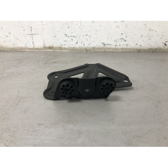 Кронштейн конденсатора BMW X3 G01 64219367097 2021-