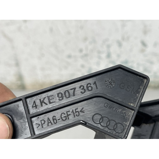 Кронштейн коммутационного блока AUDI E-Tron 4KE907361 2019-