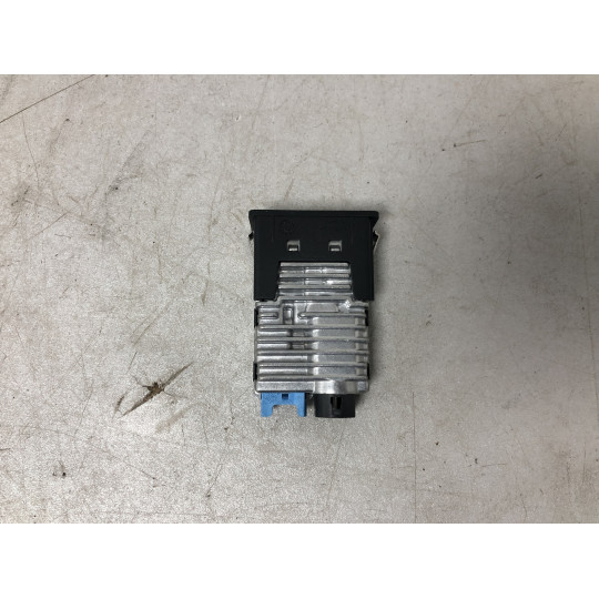 Двойное USB гнездо BMW iX1 U11 84105A57B32 2022-