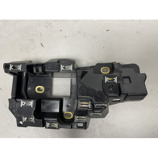 Кронштейн дефлектора AUDI E-Tron 4KR857735 2019-