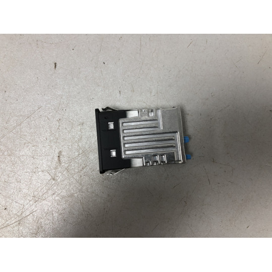 Гніздо USB подвійне BMW i4 G26 84108711938 2021-