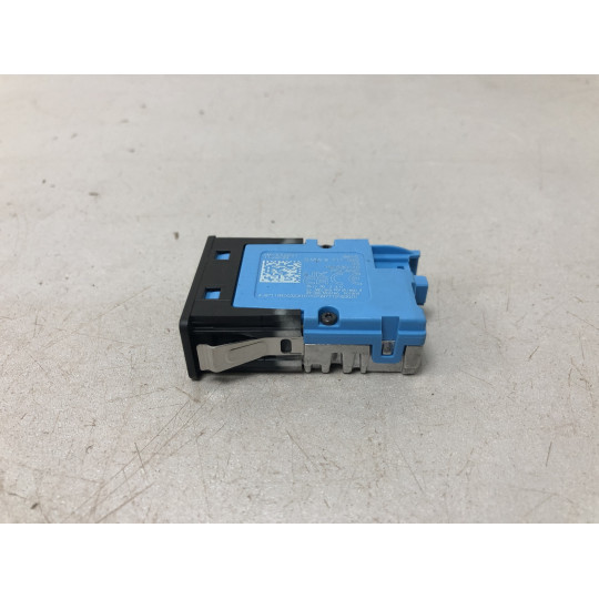 USB гнездо BMW i4 G26 84108711940 2021-