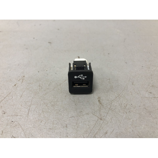 USB гнездо BMW i4 G26 84109229294 2021-