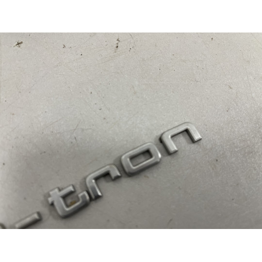 Щиток с надписью "e-tron" AUDI E-Tron 4KE071803 2019-