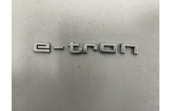 Щиток с надписью "e-tron" AUDI E-Tron 4KE071803 2019-